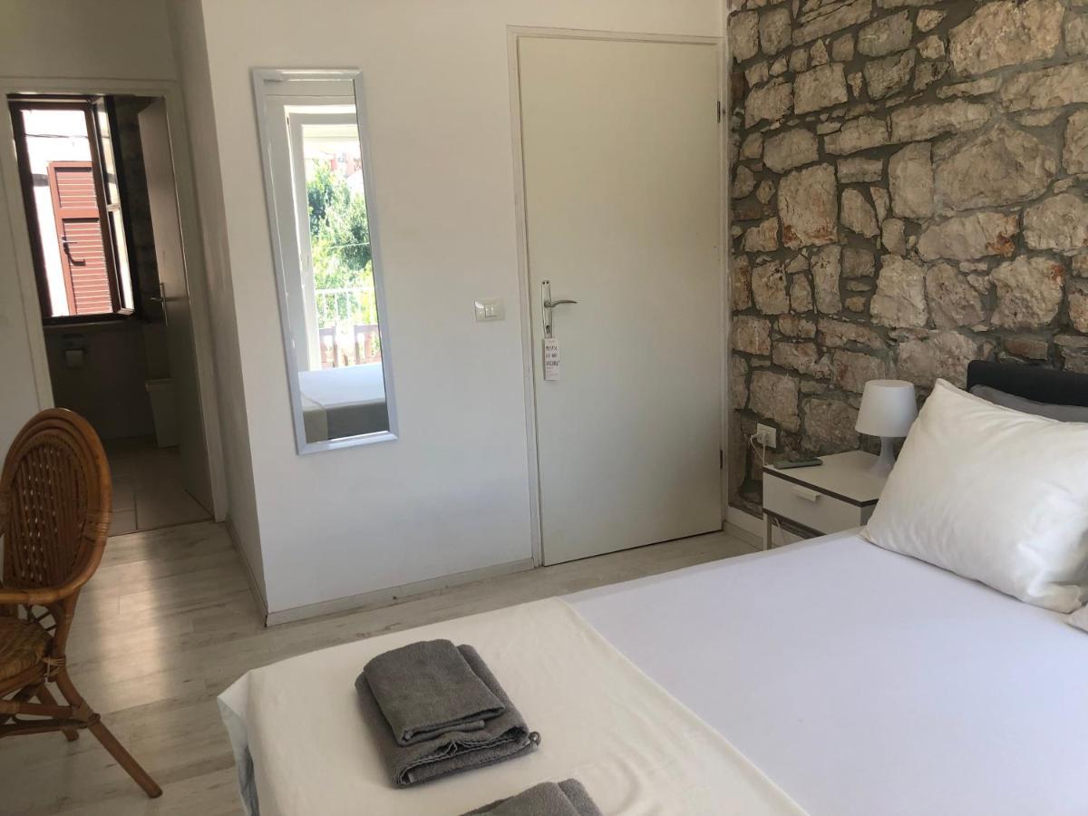 Guest House Marta Ровинь Экстерьер фото