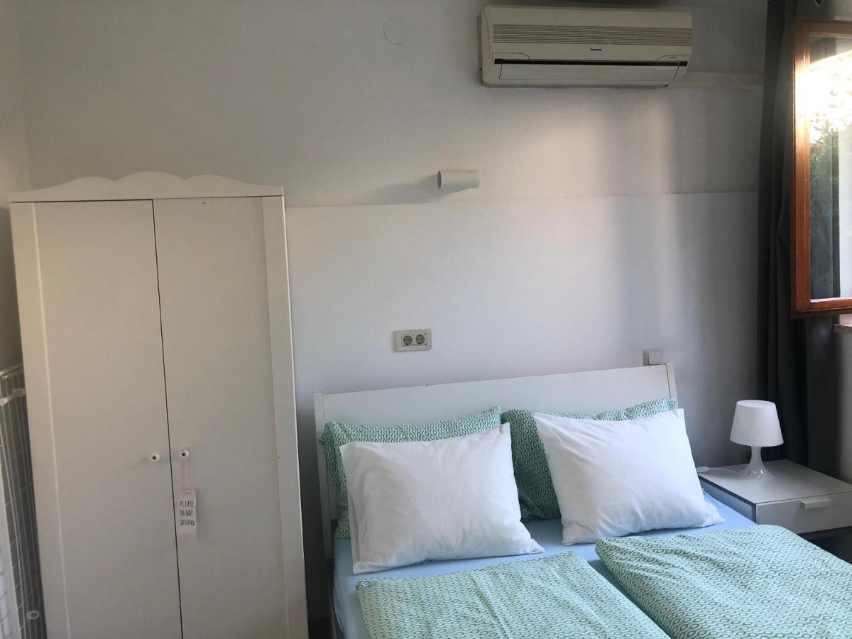 Guest House Marta Ровинь Экстерьер фото